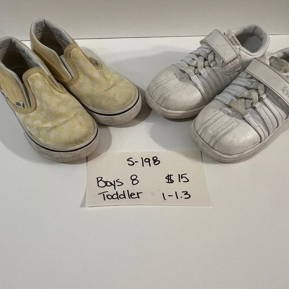 Toddler boy size 8 shoes (s-198)